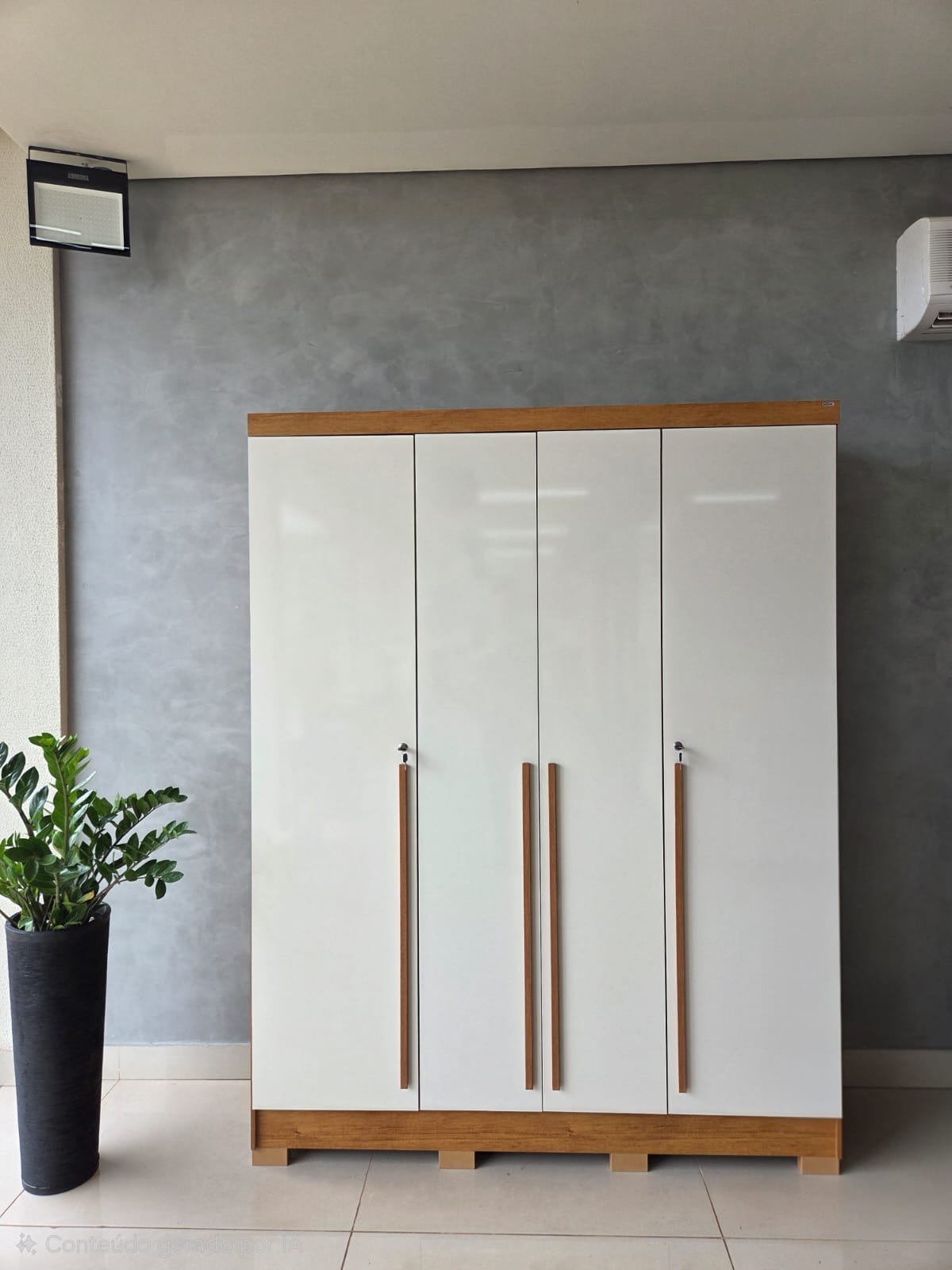 Guarda-Roupa Domus 4 portas com pés e chave - Cedro/Areia - Imagem 4